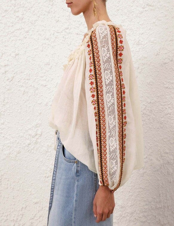 Blouse brodée Aster, couleur crème, en ligne Blouse brodée Aster, couleur crème, en ligne