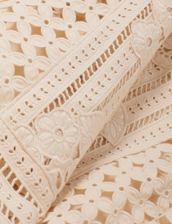 Blouse brodée Aster, couleur crème, en ligne Blouse brodée Aster, couleur crème, en ligne