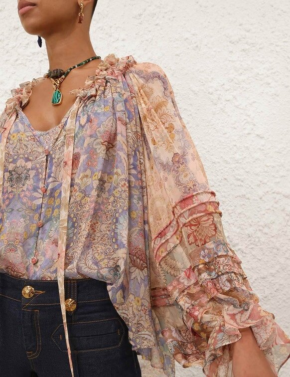 Blouse à cordons Rebellion à motif floral assemblé en ligne Blouse à cordons Rebellion à motif floral assemblé en ligne