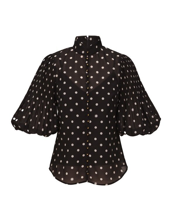 Blouse plissée à boutons à pois noirs en ligne Blouse plissée à boutons à pois noirs en ligne