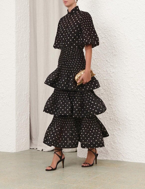 Blouse plissée à boutons à pois noirs en ligne Blouse plissée à boutons à pois noirs en ligne