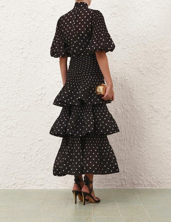 Blouse plissée à boutons à pois noirs en ligne Blouse plissée à boutons à pois noirs en ligne