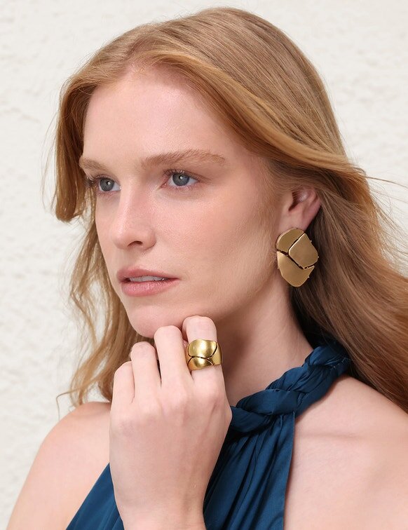 Boucles d’oreilles Byron dorées en ligne Boucles d’oreilles Byron dorées en ligne