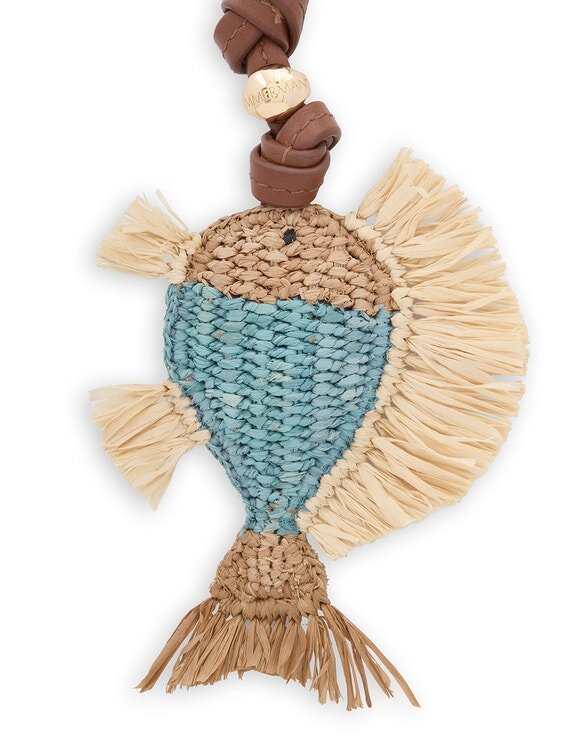 Breloque pour sac en raphia « Fish » turquoise en ligne Breloque pour sac en raphia « Fish » turquoise en ligne