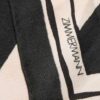 Foulard en soie imprimé 90 cm à rayures noires en ligne Foulard en soie imprimé 90 cm à rayures noires en ligne