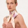 Foulard en soie imprimé crème à motifs floraux multicolores en ligne Foulard en soie imprimé crème à motifs floraux multicolores en ligne