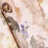 Foulard en soie imprimé crème à motifs floraux multicolores en ligne Foulard en soie imprimé crème à motifs floraux multicolores en ligne