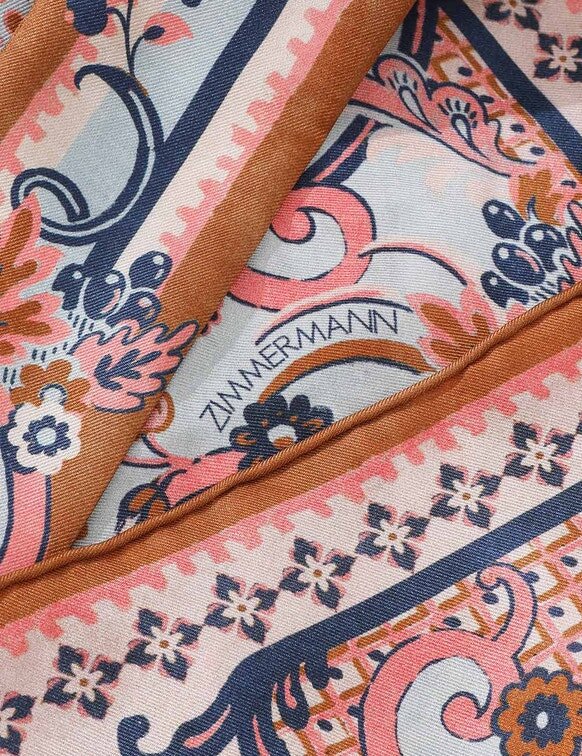 Foulard imprimé à motif floral paisley bleu en ligne Foulard imprimé à motif floral paisley bleu en ligne