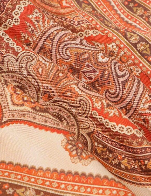 Foulard imprimé à motif Paisley mandarine en ligne Foulard imprimé à motif Paisley mandarine en ligne