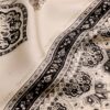 Foulard maxi en soie imprimée « Cream Perla Paisley » en ligne Foulard maxi en soie imprimée « Cream Perla Paisley » en ligne