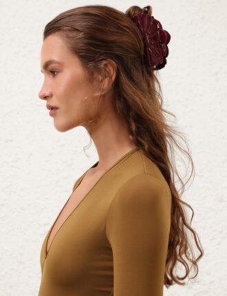 Grande barrette en forme de coquillage bordeaux en ligne Grande barrette en forme de coquillage bordeaux en ligne