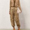 Pantalon sarouel en satin Luna, motif Olive Perla Paisley, en ligne Pantalon sarouel en satin Luna, motif Olive Perla Paisley, en ligne
