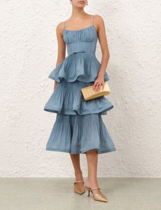 Robe mi-longue plissée à volants bleu foncé en ligne