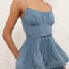 Robe mi-longue plissée à volants bleu foncé en ligne Robe mi-longue plissée à volants bleu foncé en ligne