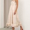 Robe midi à bretelles Patience, couleur crème/rose jaune, en ligne Robe midi à bretelles Patience, couleur crème/rose jaune, en ligne