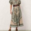 Robe Wanderlust Billow en bleu tapisserie multicolore en ligne Robe Wanderlust Billow en bleu tapisserie multicolore en ligne